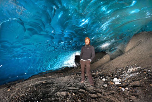 氷河のトンネル