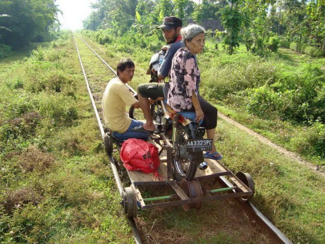 バイクでトロッコ